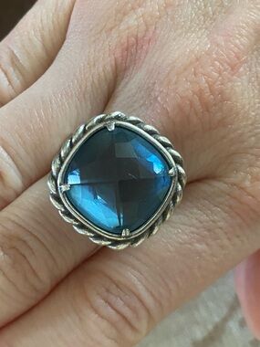 💙🤍Fun Brighton Ring!🤍💙